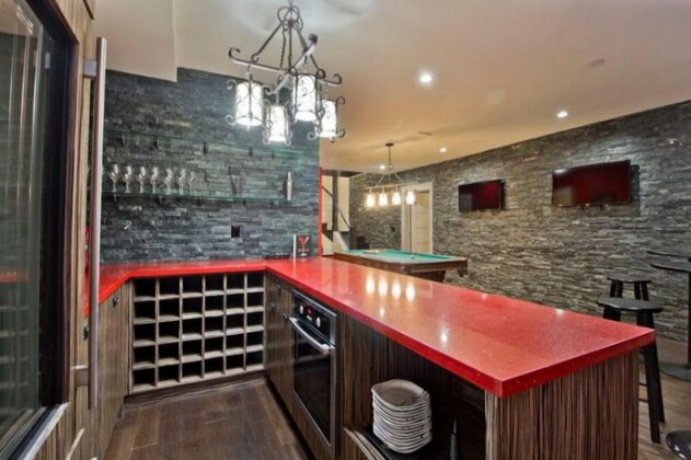 Luxurious House - Central Vancouver - 16+ Pool & Hot Tub - Photo3