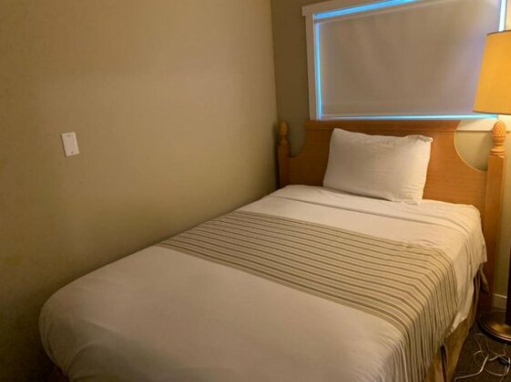Okanagan Royal Park Inn by Elevate Rooms - Photo2