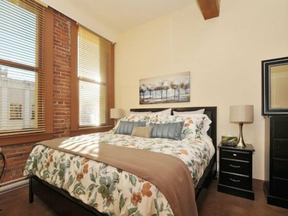 JUST LISTED Gorgeous luxury 2 bedroom 2 bath condo in Old Town Victoria - Photo2