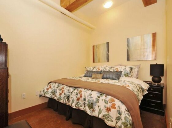 JUST LISTED Gorgeous luxury 2 bedroom 2 bath condo in Old Town Victoria - Photo3