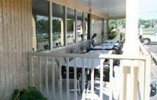 Wainfleet Motel & Restaurant - Photo2