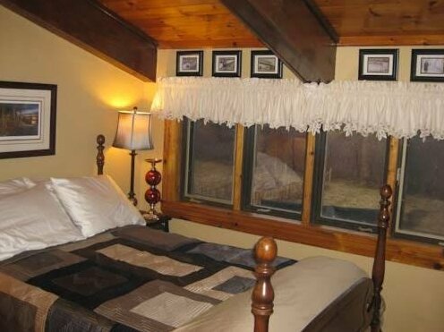 Covered Bridge Bed and Breakfast - Photo3