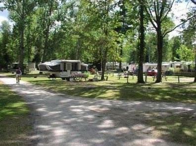 Jell-E-Bean Campground and Trailers - Photo4
