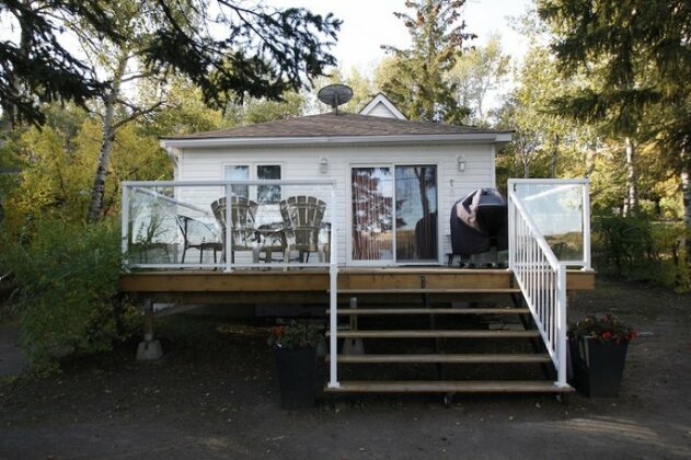 Lakefront Cottage in Manitou Beach by Prowess - Photo2