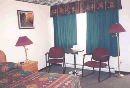 Sportsman's Motel - Photo2