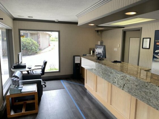 Travelodge by Wyndham Vancouver Lions Gate - Photo3