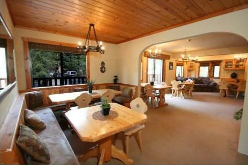 Chalet Luise Bed and Breakfast Whistler - Photo3