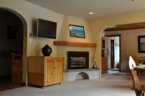 Chalet Luise Bed and Breakfast Whistler - Photo5
