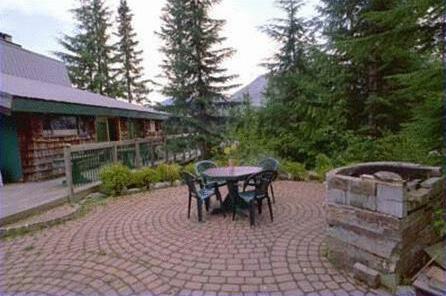 Whistler Lodge Hostel - Photo3