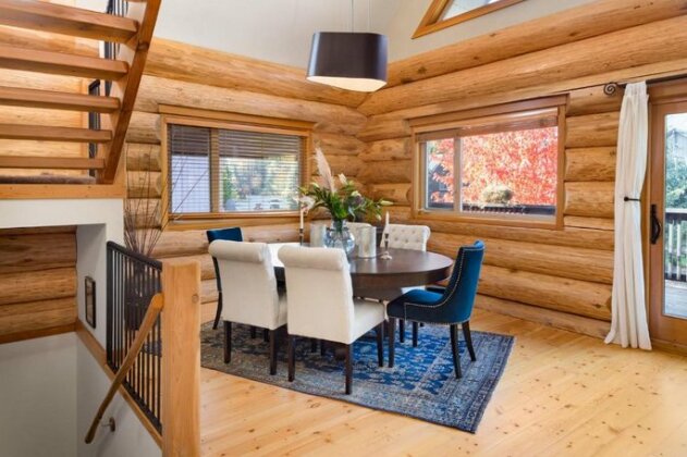 Whistler Log Cabin Suite - Photo4