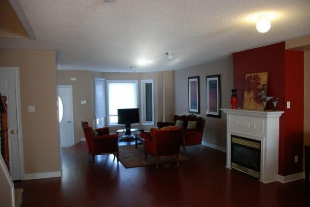 Downtown Whitby Furnished Homes - Photo2
