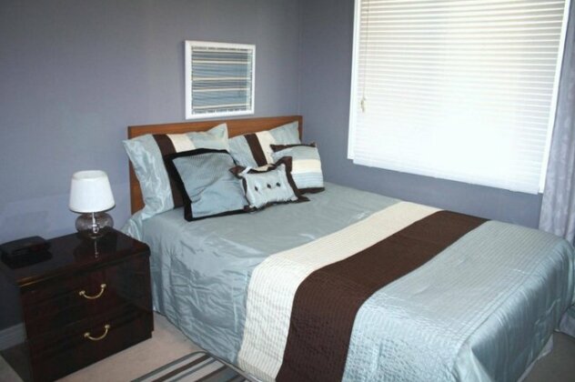 Downtown Whitby Furnished Homes - Photo4