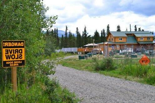 Muktuk Adventures Guest Ranch and Cabins - Photo2