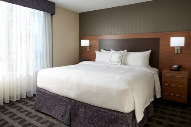 TownePlace Suites by Marriott Windsor - Photo5
