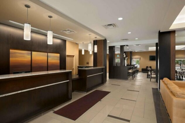 Days Inn & Suites by Wyndham Winnipeg Airport Manitoba - Photo2
