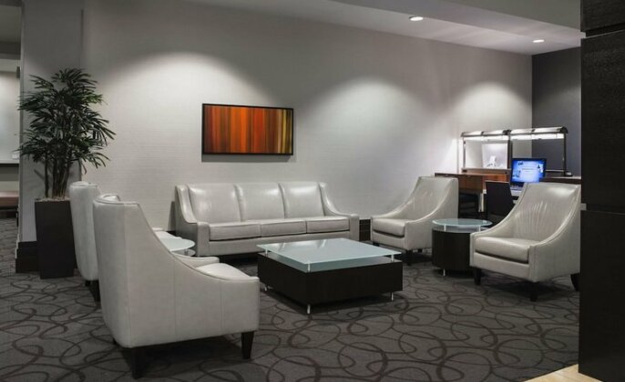 Hilton Winnipeg Airport Suites - Photo5