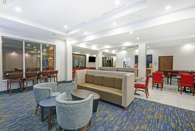 Holiday Inn Express Hotel & Suites - Woodstock - Photo5