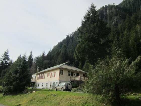Cedars Inn Zeballos - Photo2