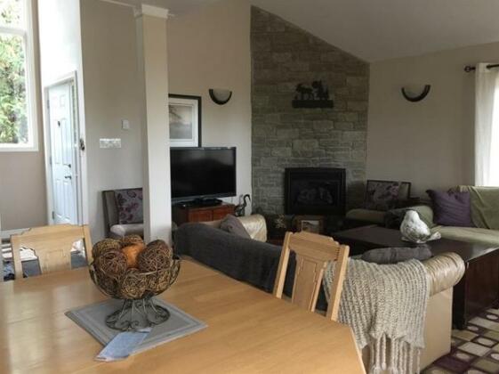 Beautiful Bayfield Lakeview Home - Photo3