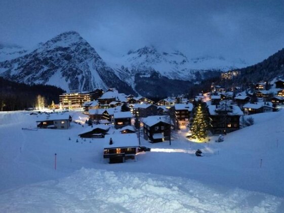 Ultra Luxurious 2-family Apartment on the Slopes in Arosa CH