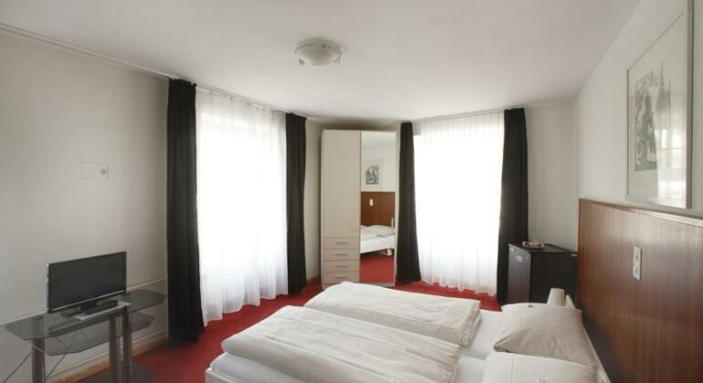 Hotel zum Spalenbrunnen - Photo2