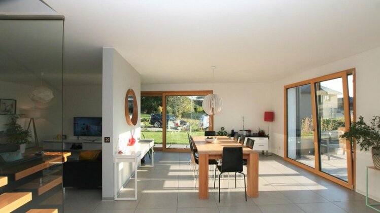 Montreux Holiday Home - Photo2