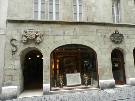 Larem Suites Old Town