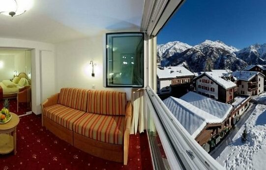 Matterhorn Valley Family & Spa Hotel Desiree - Photo2