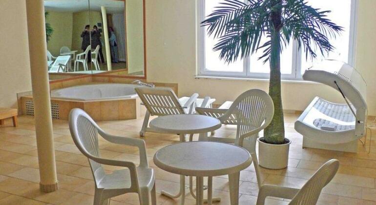 Penthouse Evelyne - Photo2