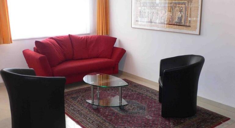Penthouse Evelyne - Photo5
