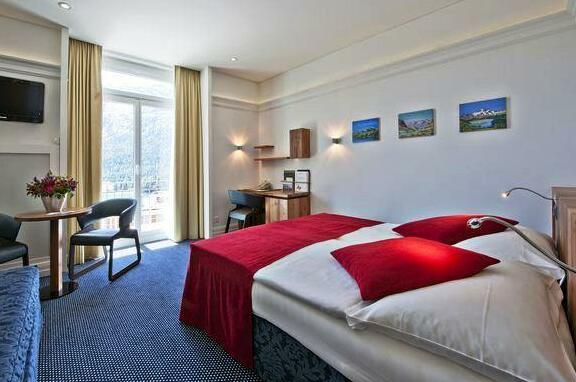 Schweizerhof Swiss Quality Hotel - Photo2
