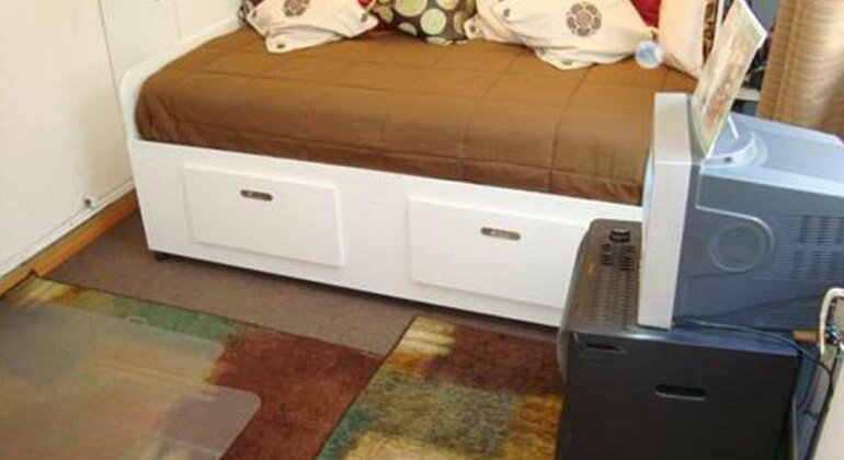 Mauge's Bed & Breakfast - Photo3