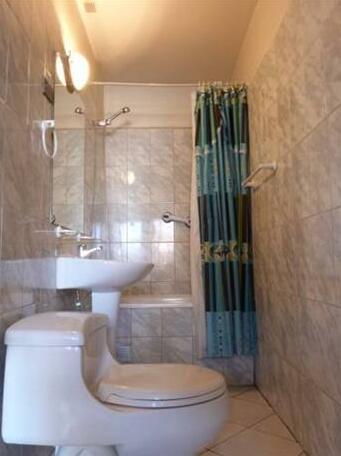 Roland Bar & Hostal - Photo4