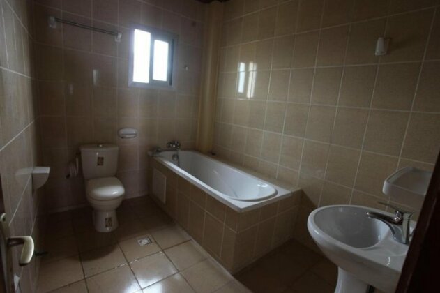 Royal Oaks Residence - Photo4