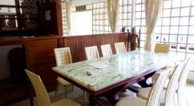Etoungou Fabien Hotel - Photo3