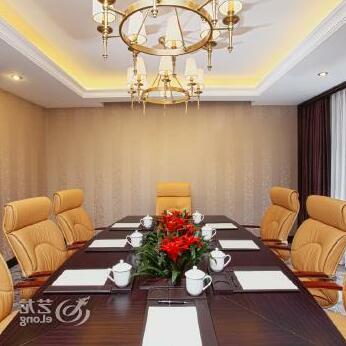 Haicheng Zongjun Royal Hotel - Photo2
