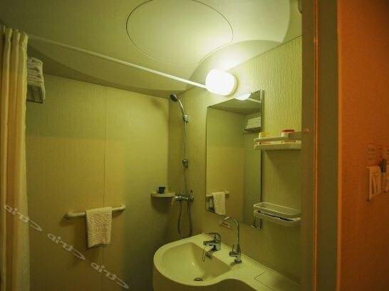 Super 8 Hotel Linjiang Yalujiang Pan - Photo3