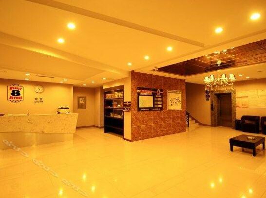 Super 8 Hotel Linjiang Yalujiang Pan - Photo4