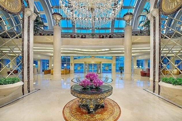 Celebrity International Grand Hotel - Photo2