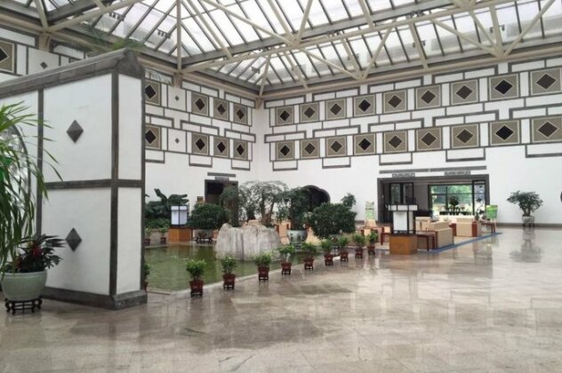 Fragrant Hill Hotel - Photo2