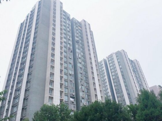 Three-Bedroom Apartment Next to Wangjing Metro Station