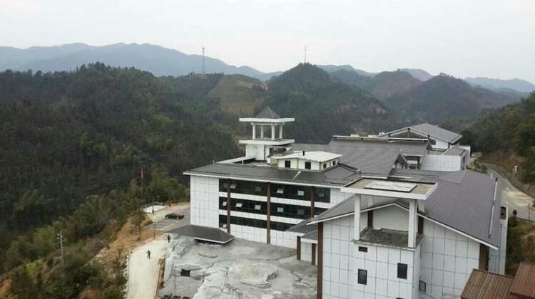 Weishan Mountain Hot Spring Villa