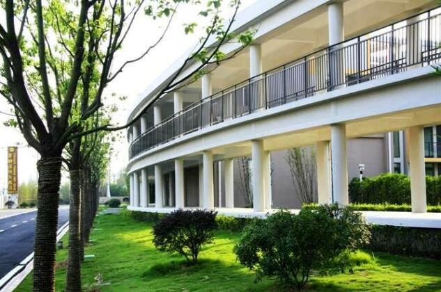 Lakeside Camphor Tree Hotel - Photo3