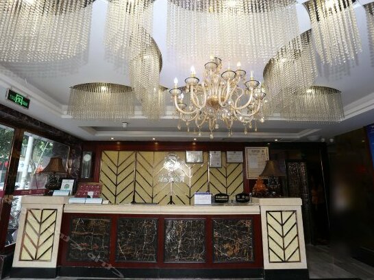 Curitis Hotel - Photo2