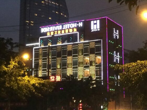 H-hotel Riverside - Photo2