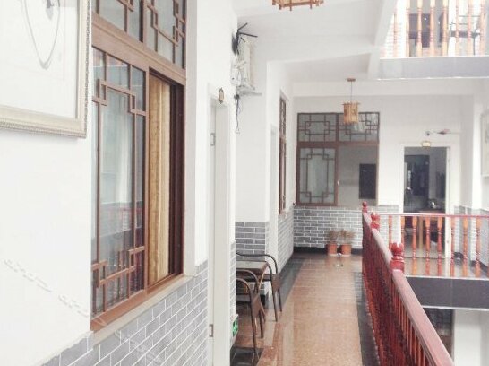Huanglongxi Yuelai Inn - Photo2