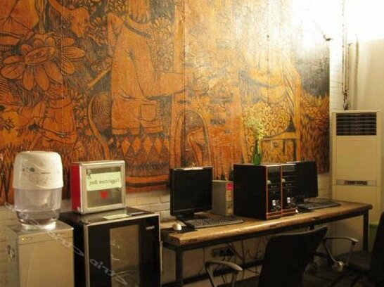 The Loft Design Hostel - Photo2