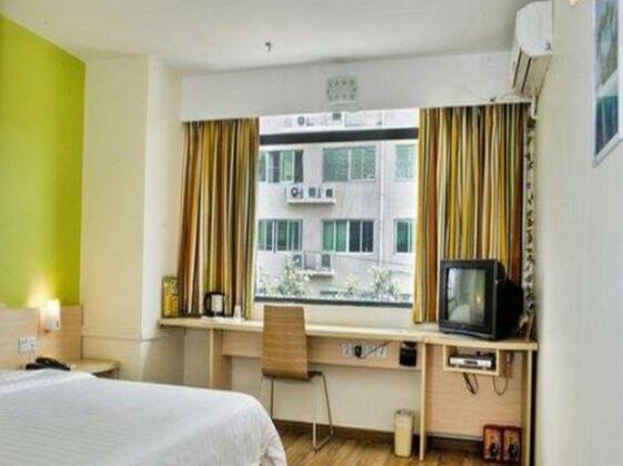 7 Days Inn Chifeng Bus Station - Photo2
