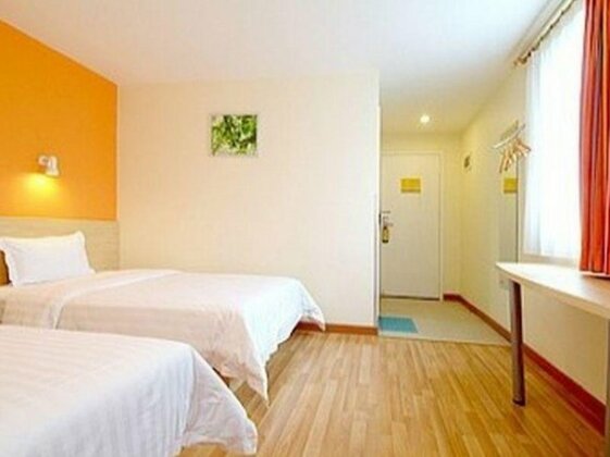 7 Days Inn Chongqing Nanping Convention Center - Photo4
