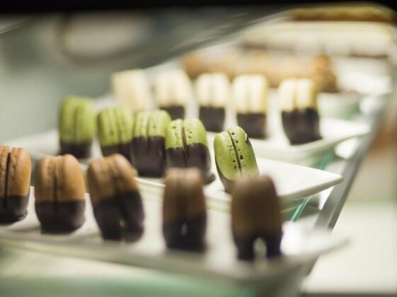 C Plaza Hotel - Photo3